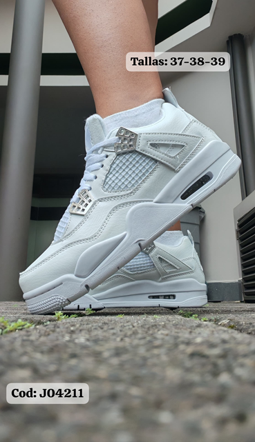Jordan Retro 4 metallic silver Juvenil, foto 1