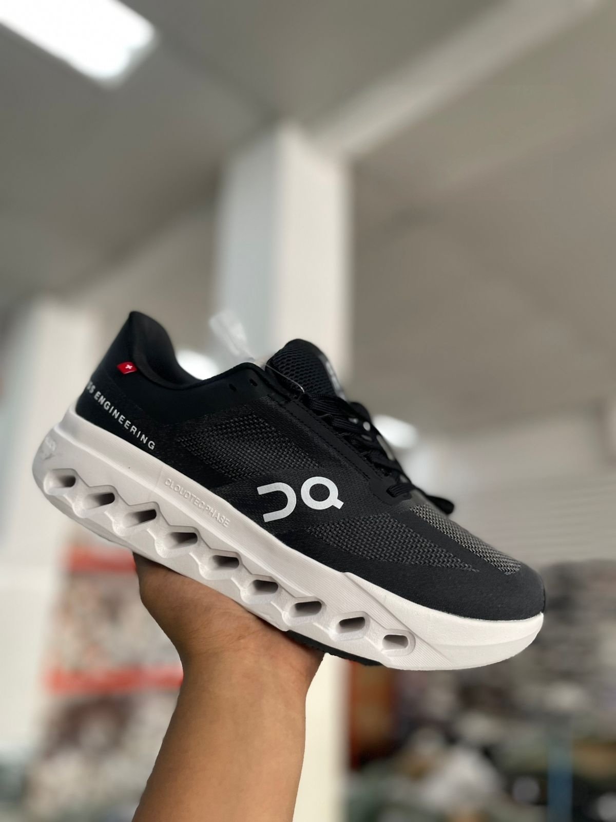 On Cloud Negra Blanco